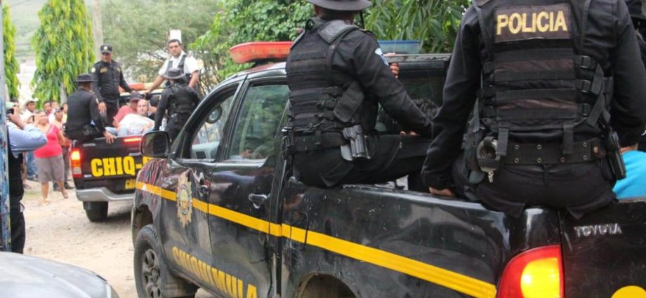 Ocho hombres capturados: se hacían pasar por agentes de PNC y fiscales del Ministerio Público