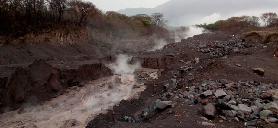 Fuertes lluvias provocan lahares en volcán de Fuego y Santiaguito