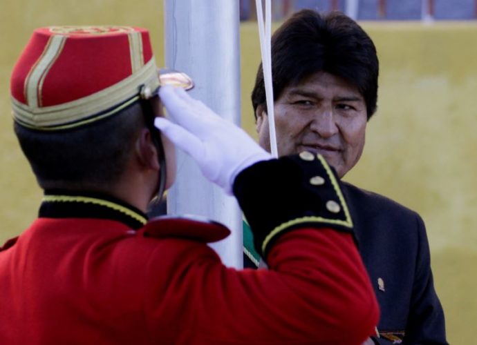 Morales busca 4to mandato; Bolivia protesta en día patrio