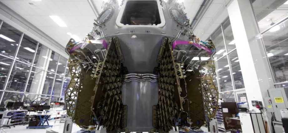 Astronautas de la NASA viajarán por primera vez en una cápsula SpaceX Dragon