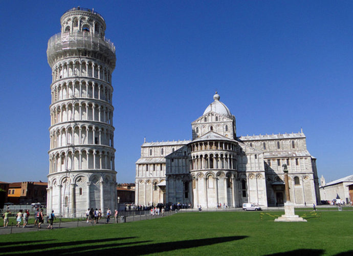 ¿Sabías que la Torre Pisa ya no es la torre más inclinada del mundo?
