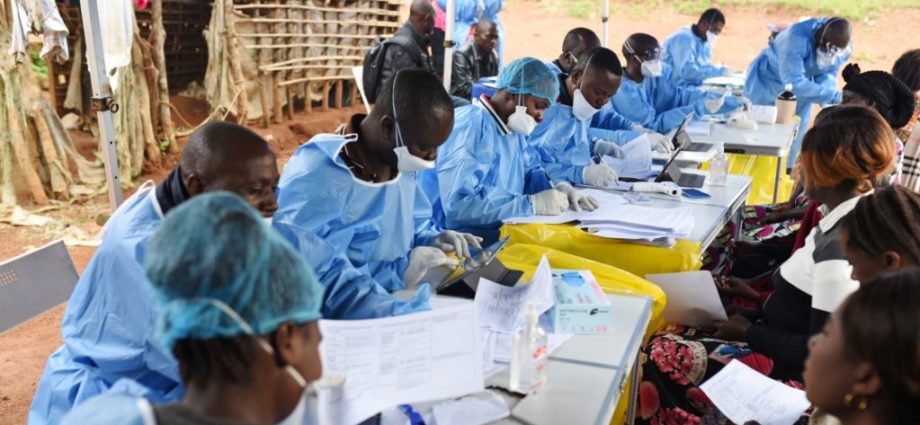60 expertos de la OMS llegan al Congo para combatir el ébola