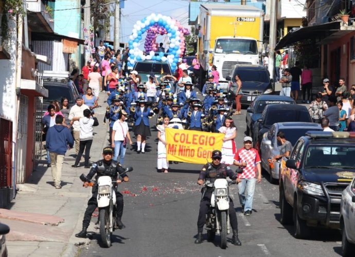 Establecimientos en zona 18 inician con sus tradicionales desfiles