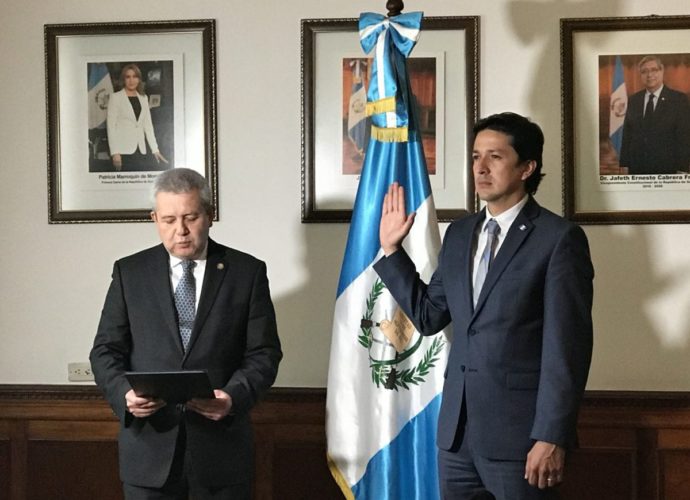 Juramentan a Víctor Martínez para dirigir la Cartera de Finanzas Públicas