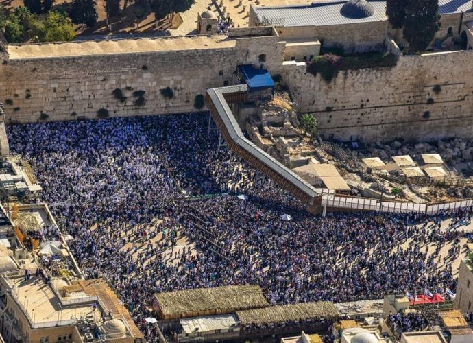 Miles de fieles judíos se congregaron en el Muro de los Lamentos con motivo de la festividad de Sucot
