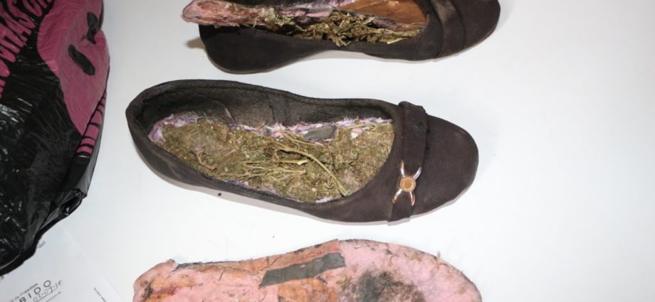 Mujer es capturada por intentar ingresar droga a cárcel dentro de zapatos