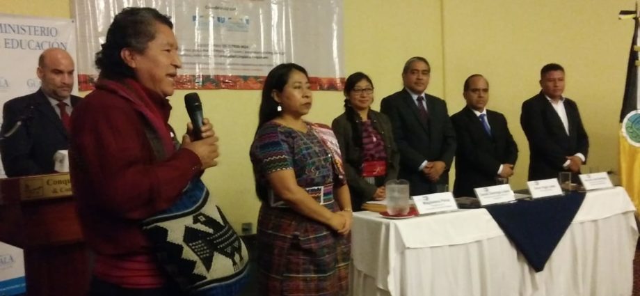 Ministerio de Educación y Academia de Lenguas Mayas firmaron un convenio para fortalecer la educación bilingüe