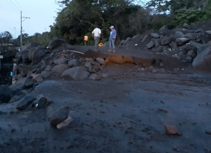 CONRED informa que temporalmente se encuentra cerrado el paso vehicular en Ruta Nacional 14