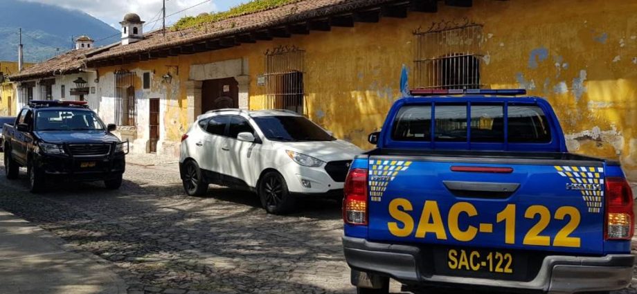 Pronta reacción policial permite recuperación de vehículo en Antigua Guatemala