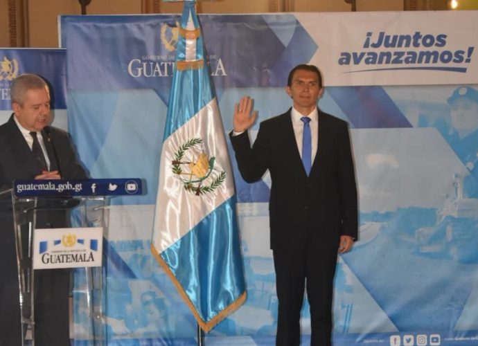 Gabriel Aguilera es juramentado como nuevo ministro de Trabajo y Previsión Social