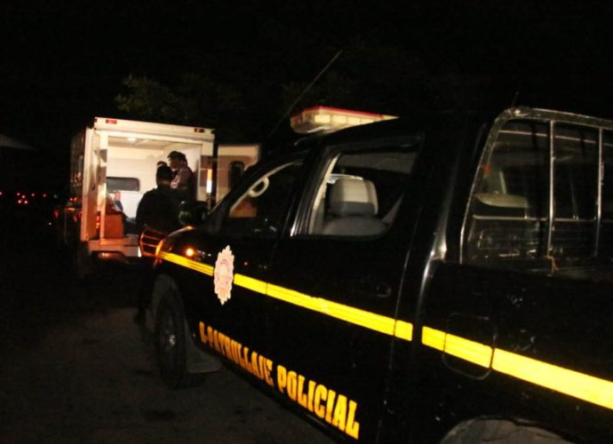 Cinco capturados por transportar droga en ambulancia de Centro de Salud de Retalhuleu