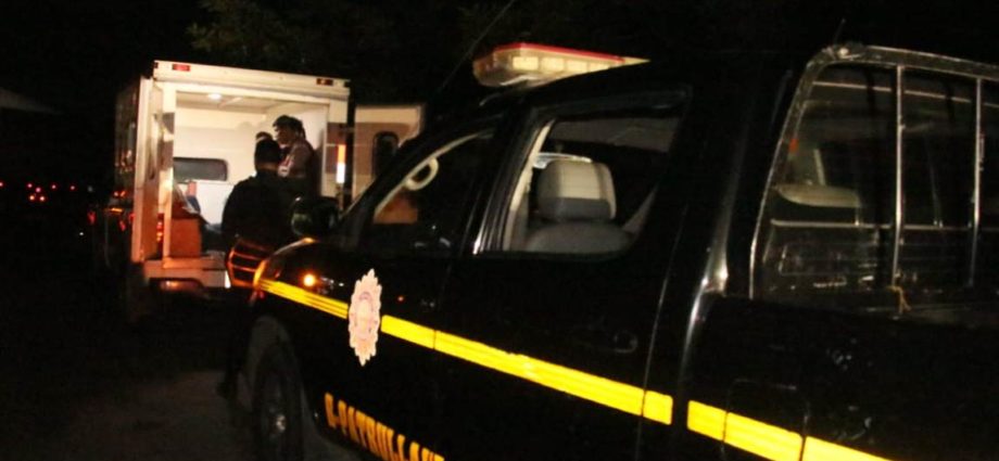 Cinco capturados por transportar droga en ambulancia de Centro de Salud de Retalhuleu