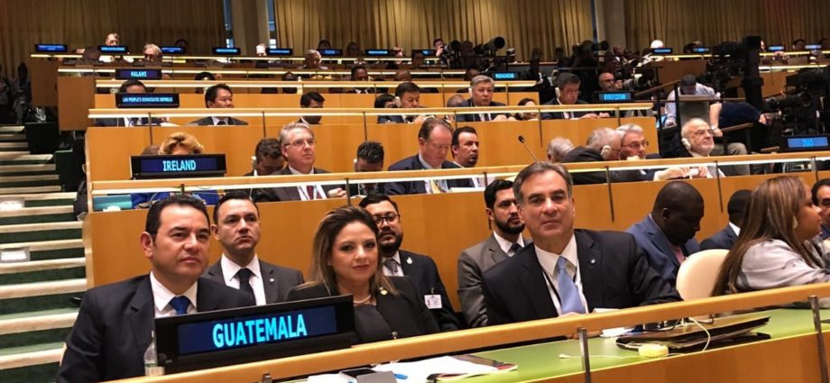 Presidente de Guatemala asiste a apertura de sesión durante Asamblea General de la ONU