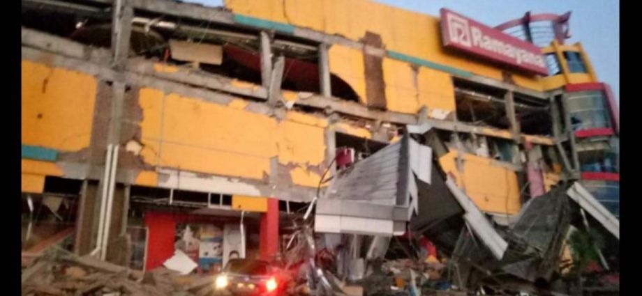 Un terremoto de 7,5 grados sacudió Indonesia: al menos un muerto y decenas de réplicas