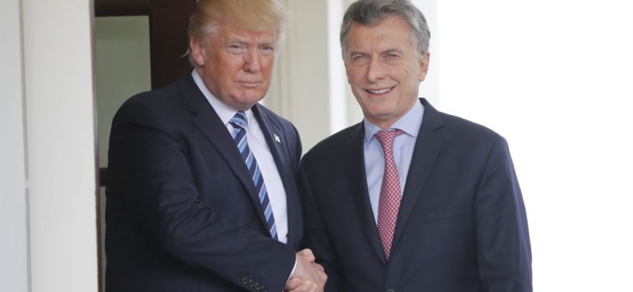 Trump y Macri hablan sobre la crisis económica de Argentina
