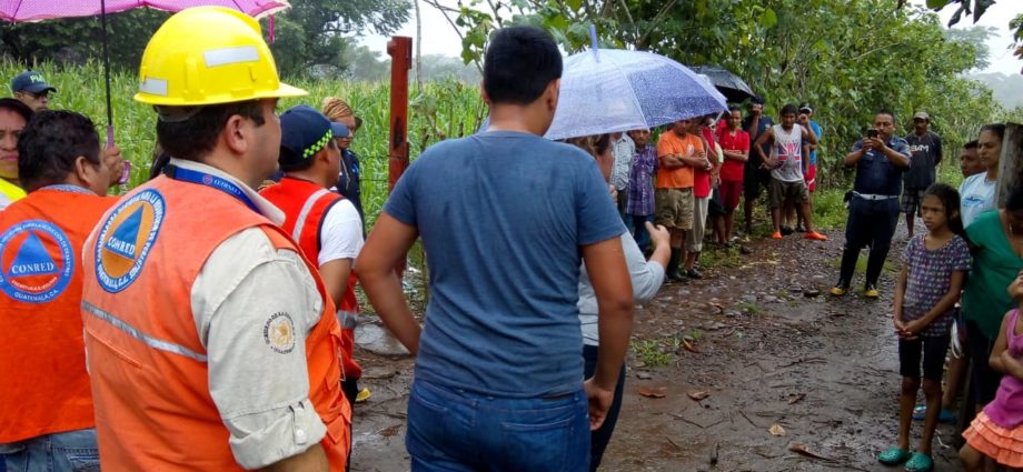 Gobierno de Guatemala entregó Q826.587.00 en ayuda para afectados por lluvias en Guatemala