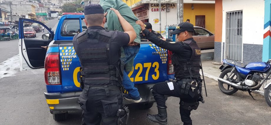 Tres capturados en zona 18, señalados de realizar ataques armados, entre ellos un salvadoreño.