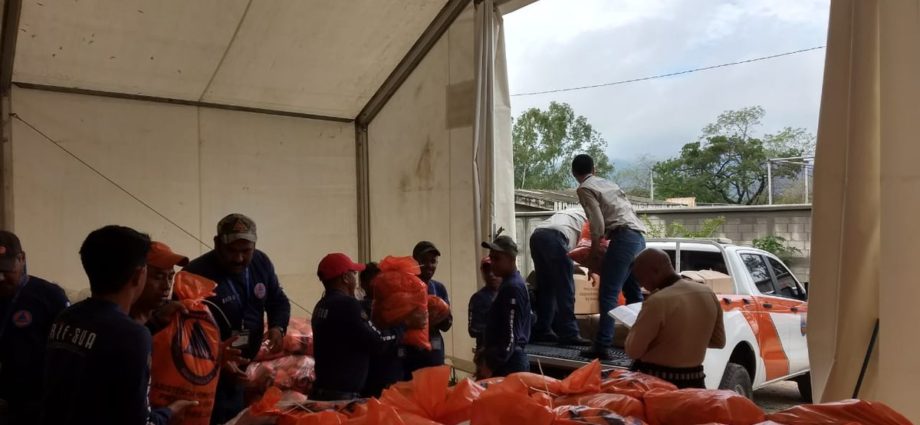Conred entregó 71,32 toneladas de insumos como ayuda a los afectados por las lluvias en Guatemala