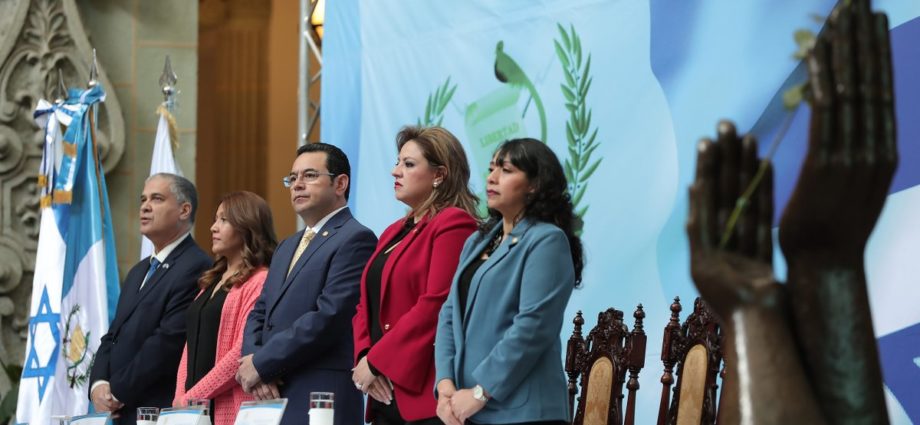 Presidente de Guatemala anuncia programa de visas para trabajadores temporales en Israel