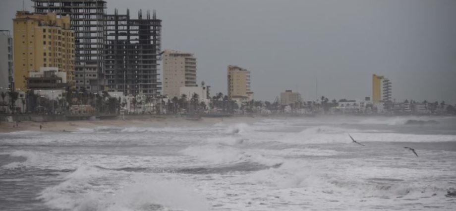 Como huracán categoría 5, Willa se acerca a costa de México