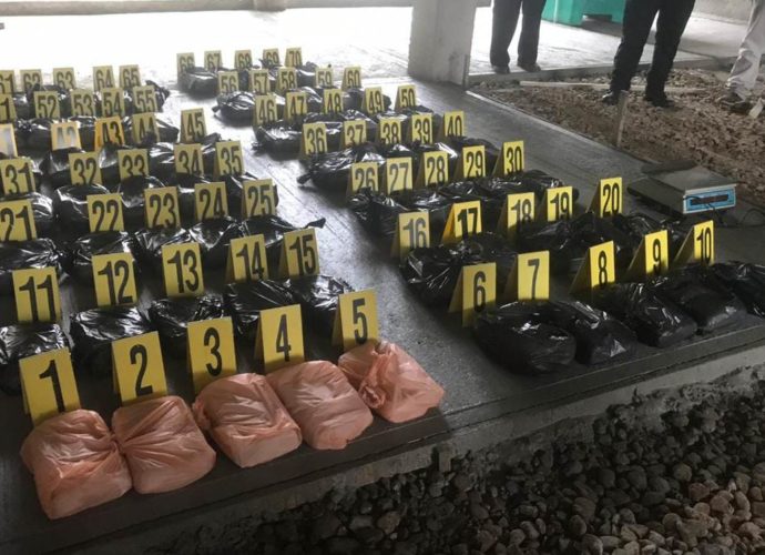 Cuatro capturados, trasladaban 70 paquetes con marihuana dentro de vehículo