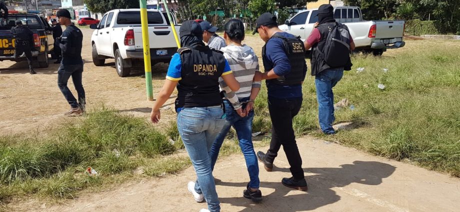 Capturan a mujer señalada de ser enlace entre pandilleros y líderes presos del Barrio 18