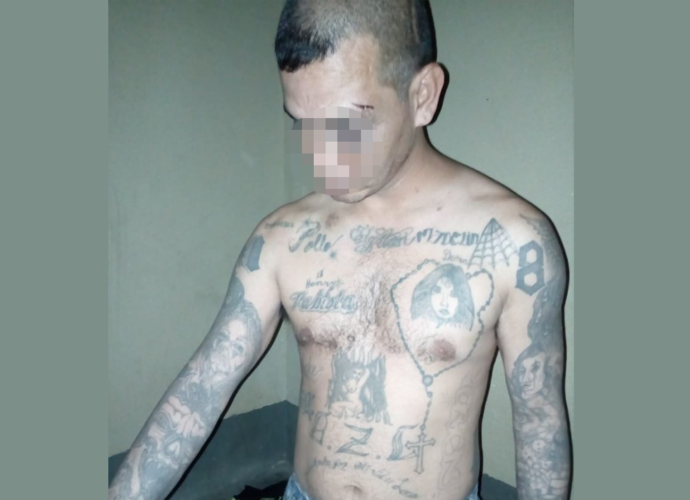 Vecinos entregan a pandillero que retenía a 6 menores presuntamente para abusar de ellas en San Cristóbal, Alta Verapaz