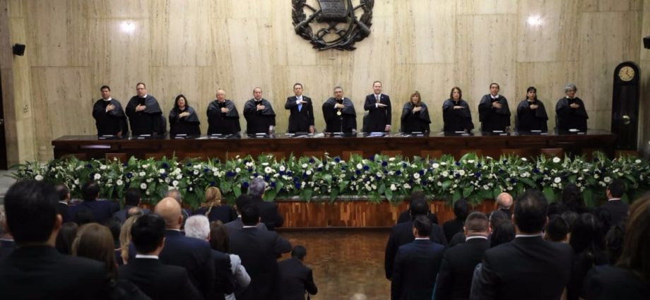 #InformeNacional | Presidente Morales asiste a toma de posesión de nuevo presidente del Organismo Judicial