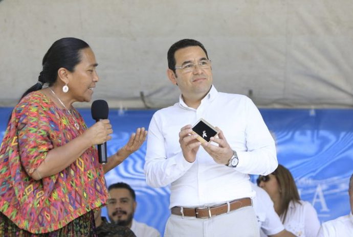 Sociedad civil de Alta Verapaz reconoce labor del presidente Jimmy Morales