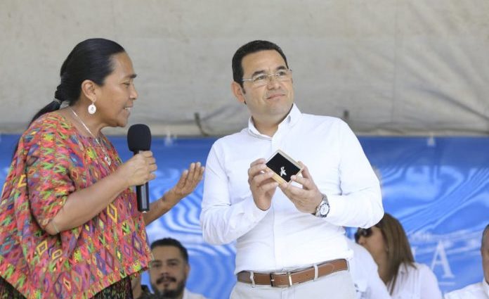 Sociedad civil de Alta Verapaz reconoce labor del presidente Jimmy Morales