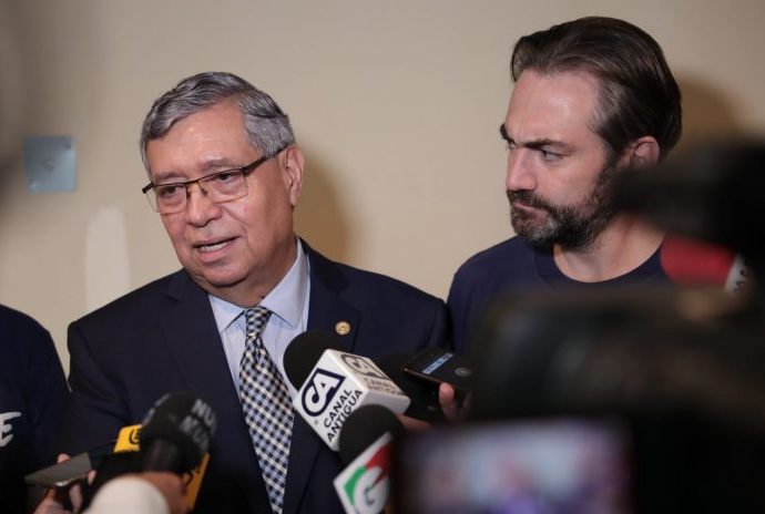 Gobierno de Guatemala brinda apoyo a la caravana de migrantes hondureños que marchan hacia EE. UU.