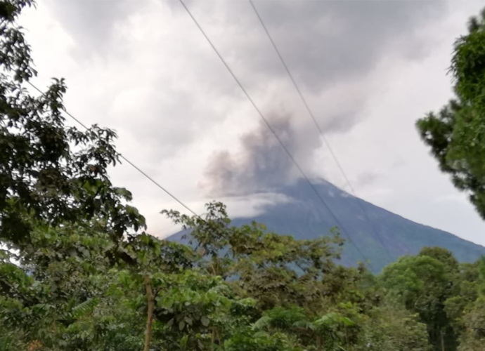 VIDEO: Volcán de Fuego registra erupción y flujo piroclástico en Barranca Santa Teresa