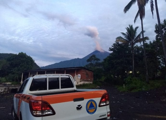 Nueva actividad eruptiva en el volcán de Fuego inició en horas de la madrugada de este viernes