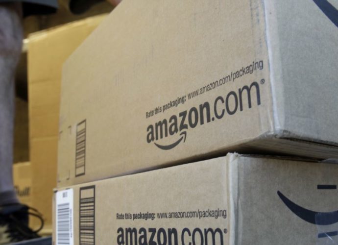 Amazon aumenta salario mínimo a 15 dólares por hora en Estados Unidos.