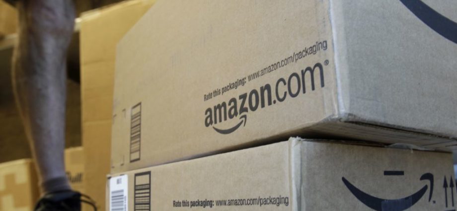 Amazon aumenta salario mínimo a 15 dólares por hora en Estados Unidos.