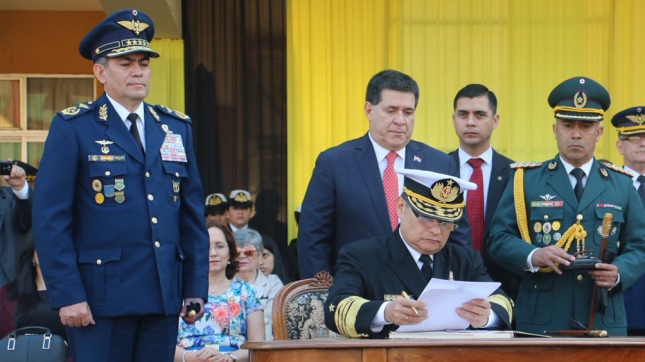 Asume ante el presidente paraguayo el nuevo comandante de las Fuerzas Militares