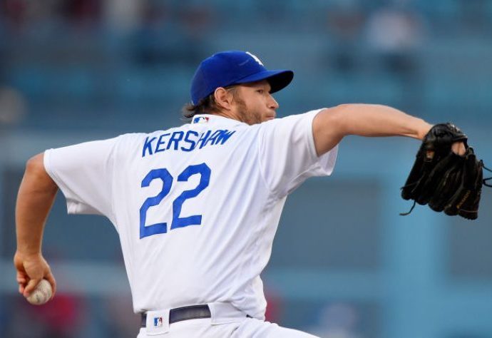 5-2. Kershaw lanza sólido y acerca a los Dodgers a la Serie Mundial