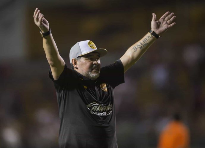 Maradona cumple 58 años y el mundo del fútbol le rinde tributo