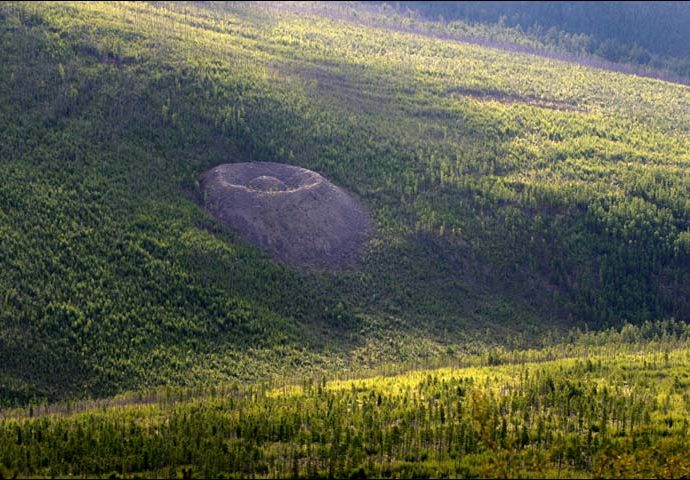 10 Datos Curiosos sobre el ‘Nido de águila de fuego’, el cráter más misterioso de Siberia