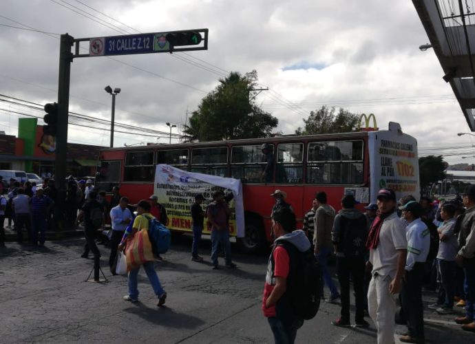 Bloqueos en Avenida Petapa y Calzada Aguilar Bátres por trabajadores y estudiantes de la USAC