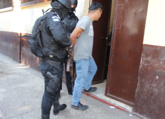 Dos capturados señalados de secuestrar a menor de 10 años en Masagua, Escuintla