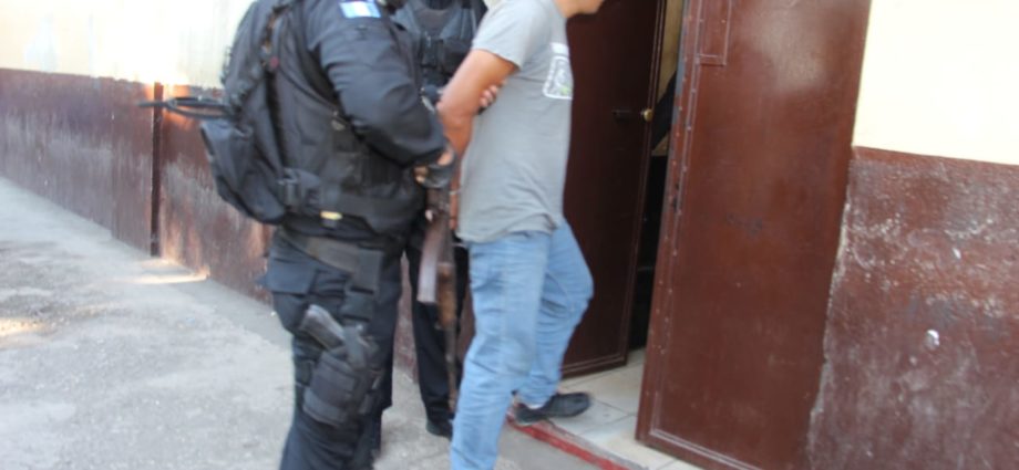 Dos capturados señalados de secuestrar a menor de 10 años en Masagua, Escuintla