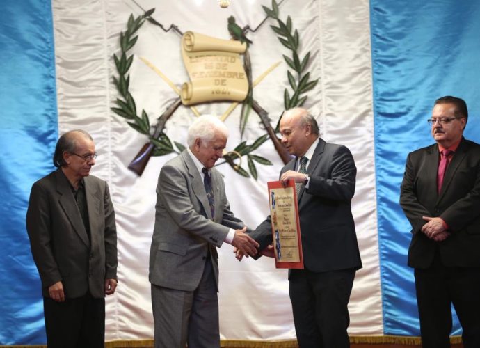 Reconocen al artista Luis Díaz con el Premio Nacional de Artes Plásticas “Carlos Mérida”