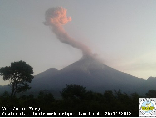 Actividad volcánica continúa y se extiende hasta el coloso “Santiaguito”