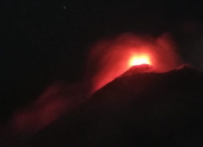 Incrementa actividad en Volcán de Fuego, pobladores cercanos ya están evacuando