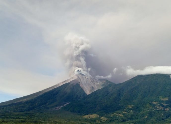 Se registra caída de ceniza en comunidades aledañas al Volcán de Fuego
