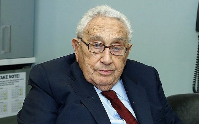 Kissinger insta a EEUU y China a que mejoren su relación, vital para el mundo