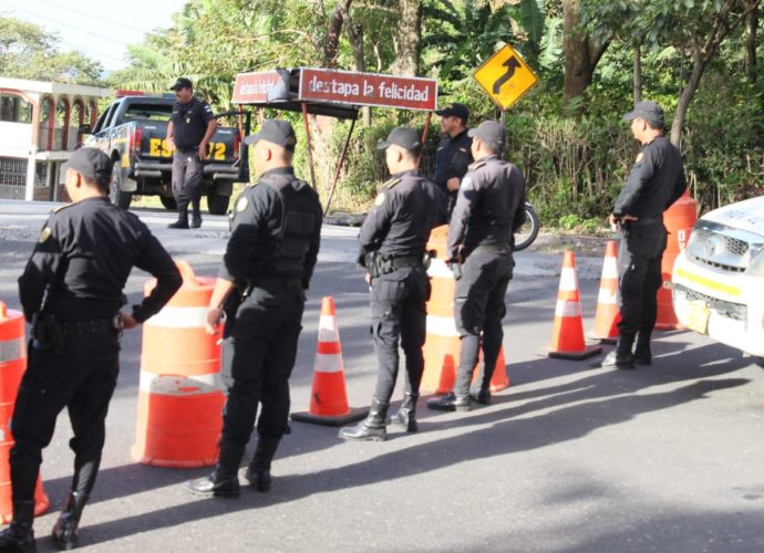 Policía Nacional Civil implementa dispositivo de seguridad en Ruta Nacional 14 por erupción de volcán de Fuego