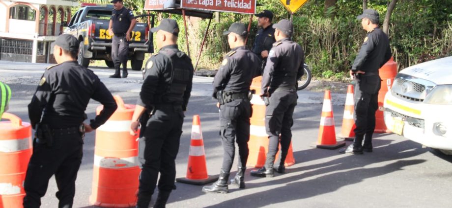 Policía Nacional Civil implementa dispositivo de seguridad en Ruta Nacional 14 por erupción de volcán de Fuego