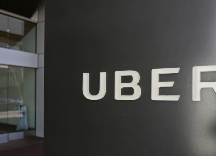 Uber quiere reanudar pruebas de vehículos autónomos pese a accidente fatal